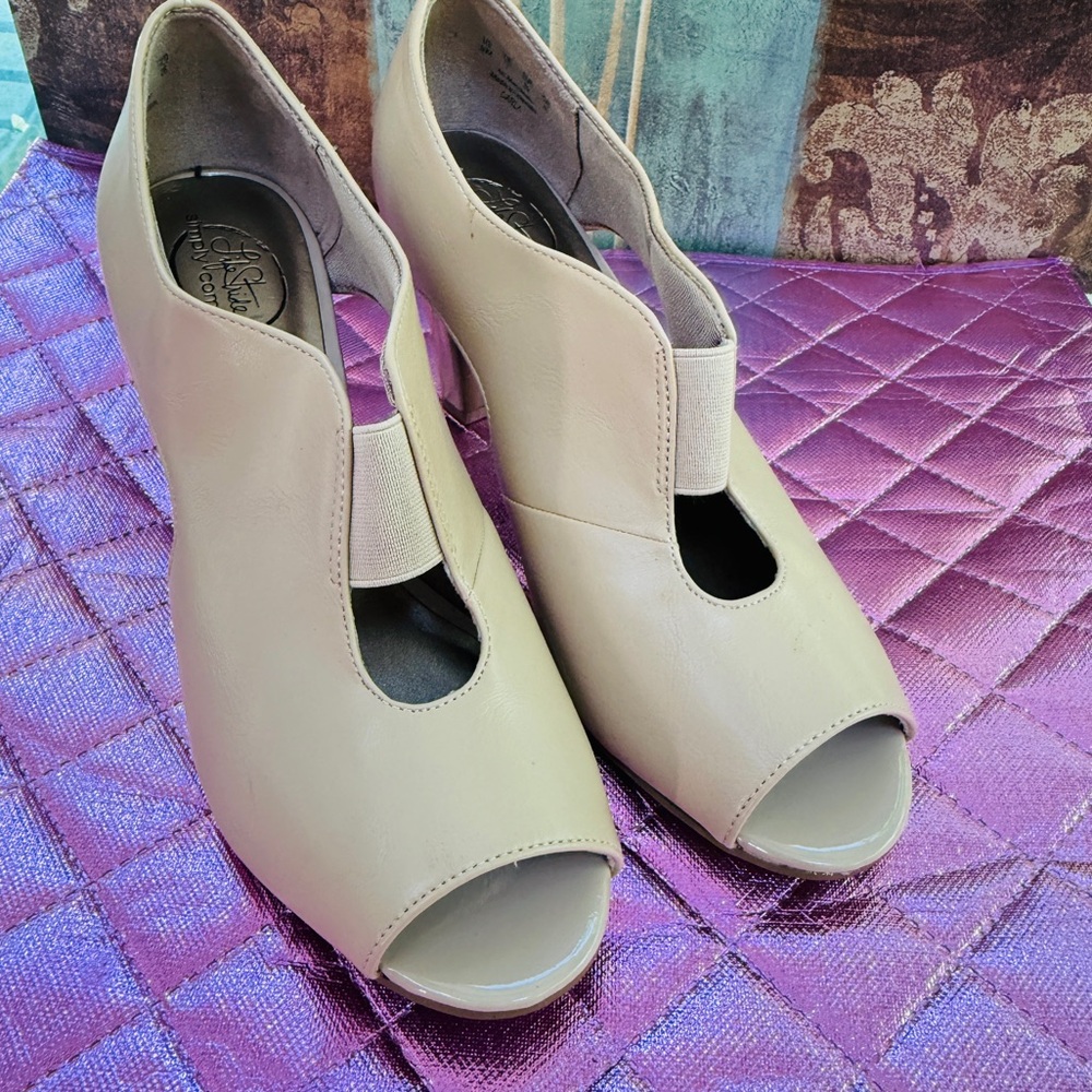 Life Stride Simply comfort-Beige Peep-Toe Heels-size 9M, Heels 3 inches! NWOT!